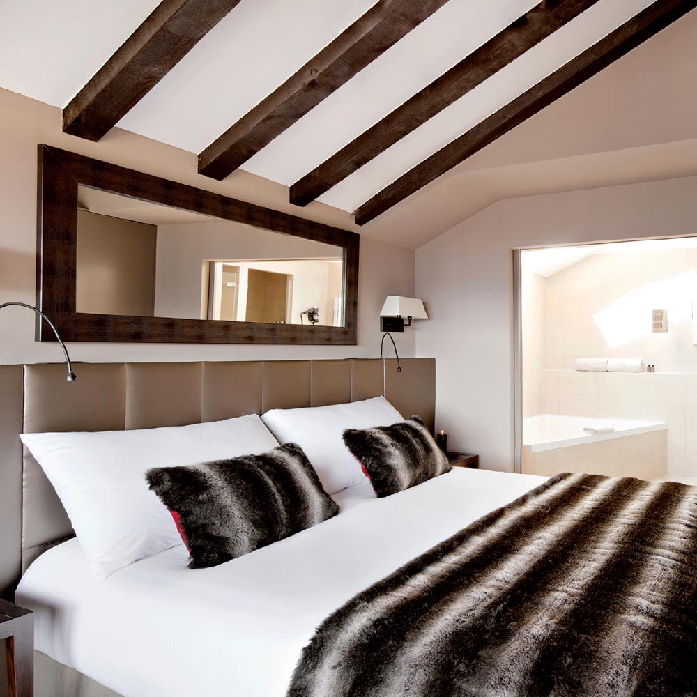 hotel-vanessa-grand-combin-bedroom