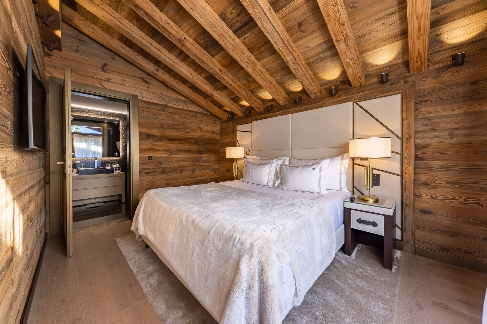 grand-residence-bedroom-with-ensuite-nord-resort-ultima-courchevel-belvedere