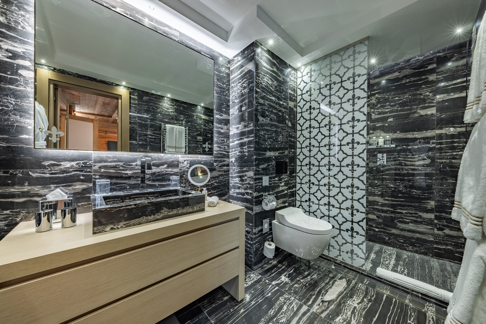 marbled-bathroom-grand-residence-nord-resort-ultima-courchevel-belvedere-2