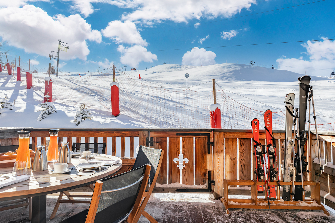 ski-butler-service-breakfast-and-skis-ready-ski-in-and-ski-out-prestige-residence-sud-resort-ultima-courchevel-belvedere