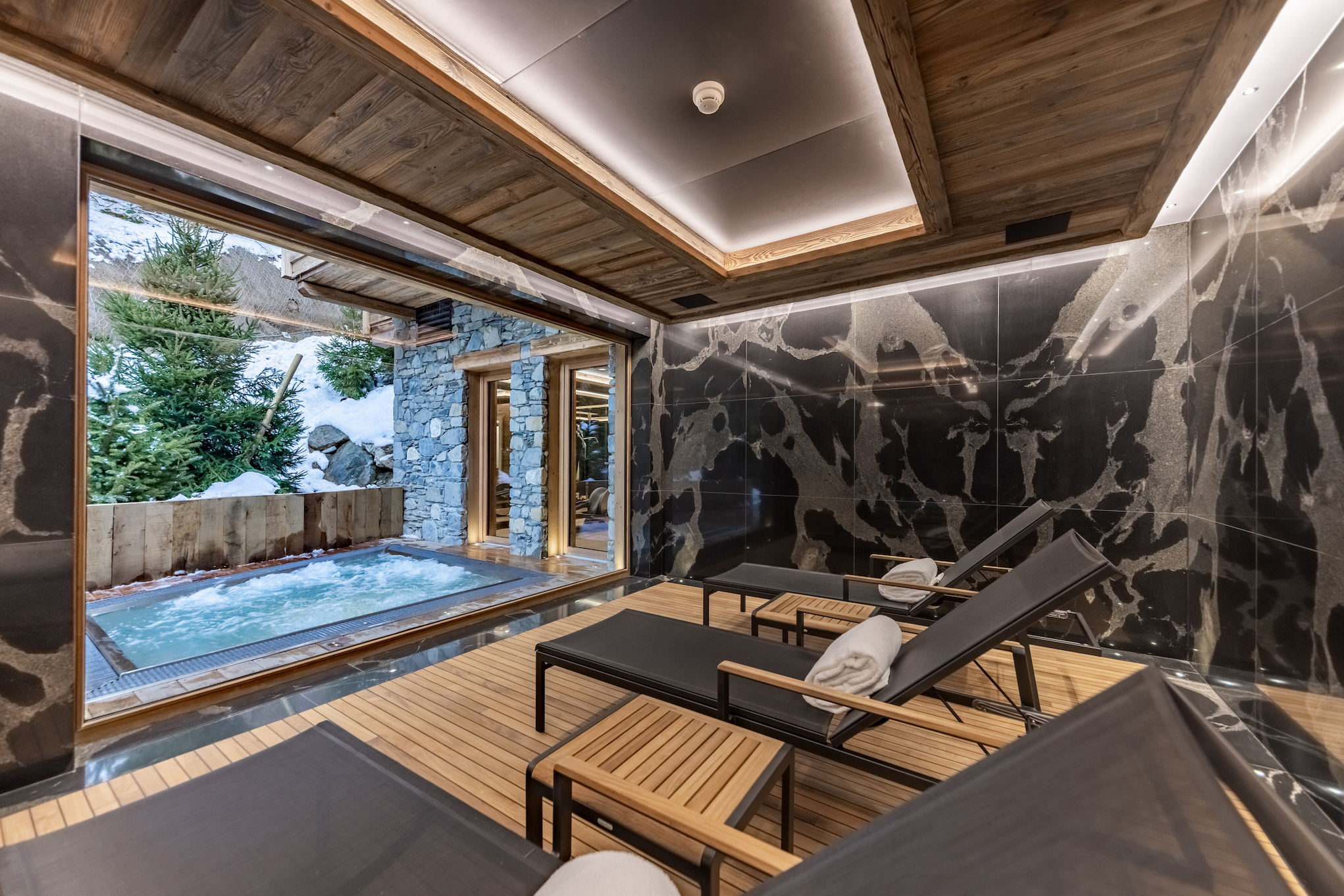ultima-spa-outdoor-jacuzzi-nord-resort-ultima-courchevel-belvedere